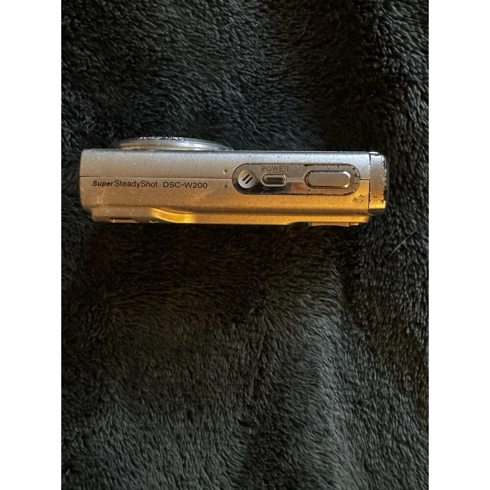 Sony Cyber-shot DSC-W200 12.1MP Silver Compact 3x Zoom 2.5